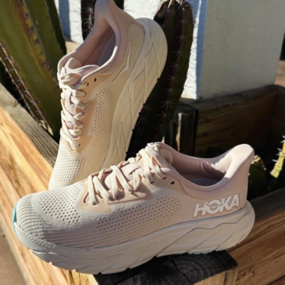 HOKA Women's Arahi 7 Running Shoes, Vanilla Cream Color, Sporty, Althenic - Picture 4 of 4